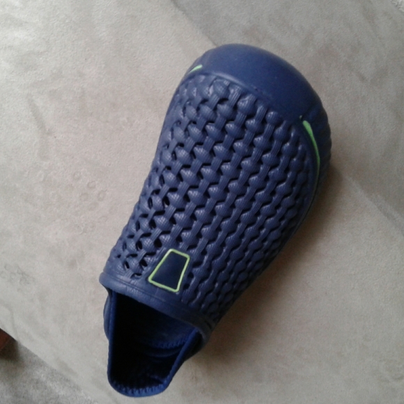 Water shoes with soft heel. - Picture 1 of 4